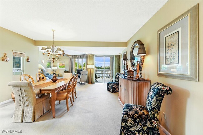 4560 Gulf Shore Blvd N in Naples, FL - Foto de edificio - Building Photo