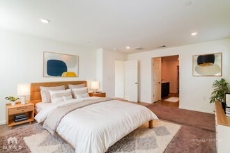 676 Rosedale Wy in Lathrop, CA - Foto de edificio - Building Photo