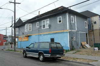 2400 Market St in Oakland, CA - Building Photo - Building Photo