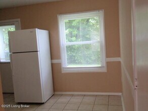 10016 Robsion Rd in Louisville, KY - Building Photo - Building Photo