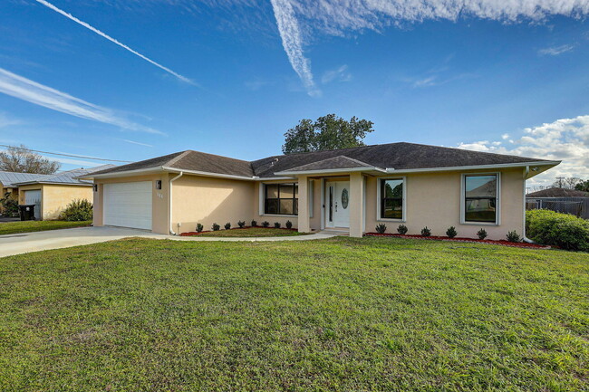 644 SW Violet Ave in Port St. Lucie, FL - Building Photo - Building Photo