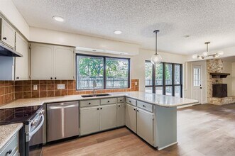 521 Dennis Dr in Round Rock, TX - Building Photo - Building Photo
