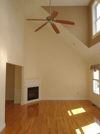 10 Woodbridge Ct, Unit 303 in Shrewsbury, MA - Building Photo - Building Photo