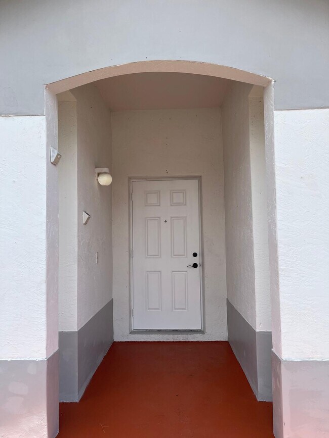 18605 NW 52nd Path in Miami Gardens, FL - Building Photo - Building Photo