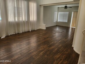 4909 W Behrend Dr in Glendale, AZ - Foto de edificio - Building Photo