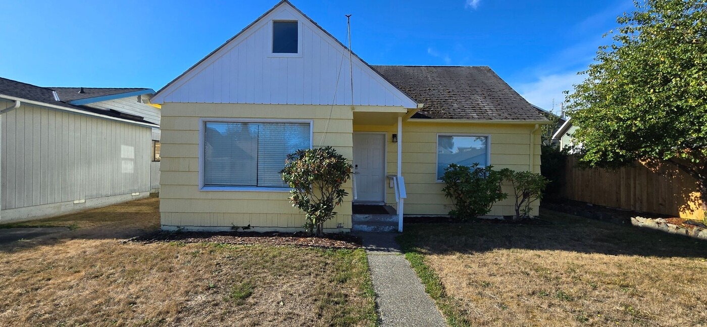 714 Georgiana St in Port Angeles, WA - Building Photo