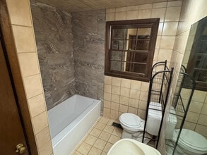 2408 Vaulx Ln in Nashville, TN - Foto de edificio - Building Photo