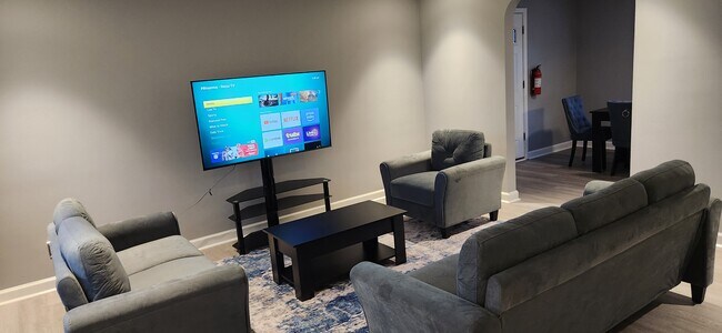 948 White Oak Dr in Oxon Hill, MD - Building Photo - Building Photo