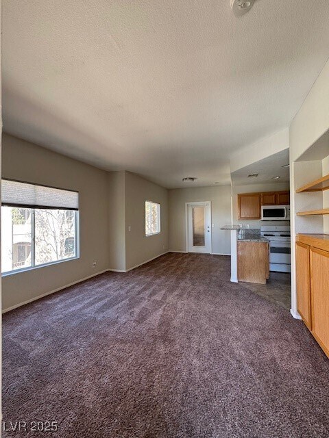 9470 Peace Way in Las Vegas, NV - Building Photo - Building Photo
