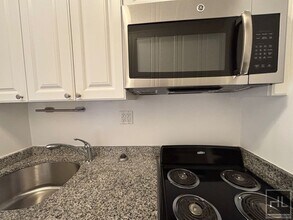 53 W 72nd St in New York, NY - Building Photo - Building Photo