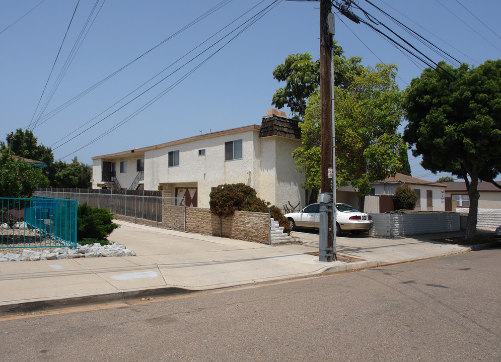 80 Oaklawn Ave in Chula Vista, CA - Foto de edificio