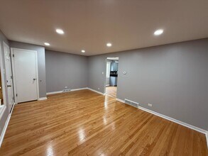 7807 S Laramie Ave in Burbank, IL - Building Photo - Building Photo