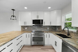 200 N El Mar Dr in Jensen Beach, FL - Building Photo - Building Photo