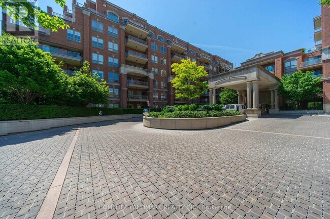 20 Burkebrook Pl in Toronto, ON - Building Photo - Building Photo