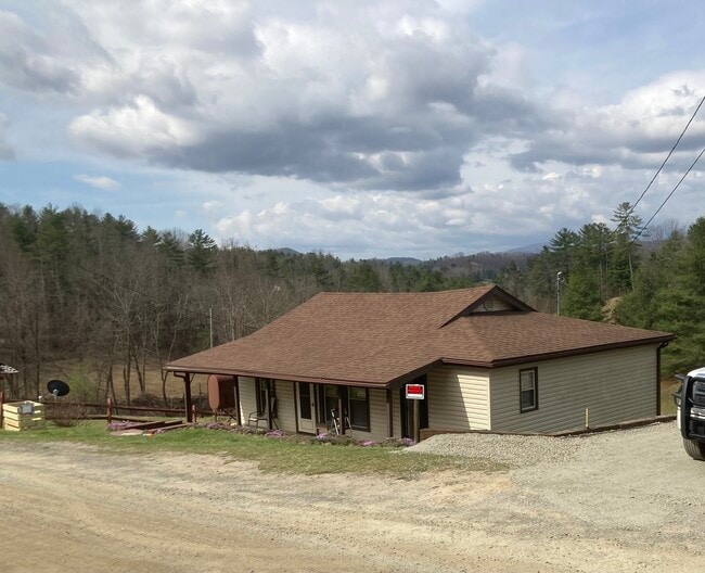 84 Chestnut Ln in Fries, VA - Building Photo - Building Photo