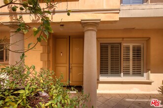 1000 S Westgate Ave in Los Angeles, CA - Building Photo - Building Photo