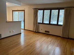425 Edgewood Ave in Stillwater, MN - Building Photo - Building Photo