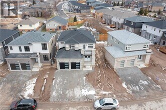 7871 Seabiscuit Dr in Niagara Falls, ON - Building Photo - Building Photo