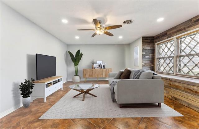 1906 N O'Connor Rd in Irving, TX - Building Photo - Building Photo