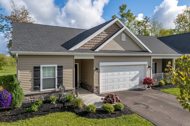 The Mission Hills Villas in Hamburg, NY - Building Photo - Building Photo