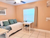 1736 Dewey St, Unit A in Hollywood, FL - Building Photo - Building Photo