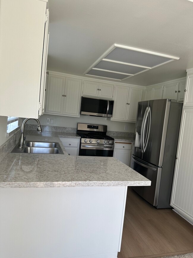 26864 Claudette St, Unit 720 in Santa Clarita, CA - Foto de edificio - Building Photo