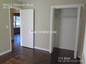 8912 E Gregory Blvd in Raytown, MO - Building Photo - Building Photo