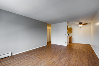 Century Oaks Apartments in Oakdale, MN - Foto de edificio - Interior Photo