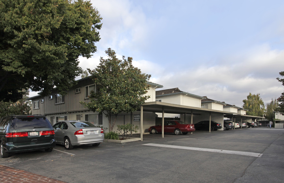 Village Square Townhouses in Sunnyvale, CA - Building Photo