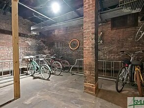 210 E State St in Savannah, GA - Building Photo - Building Photo