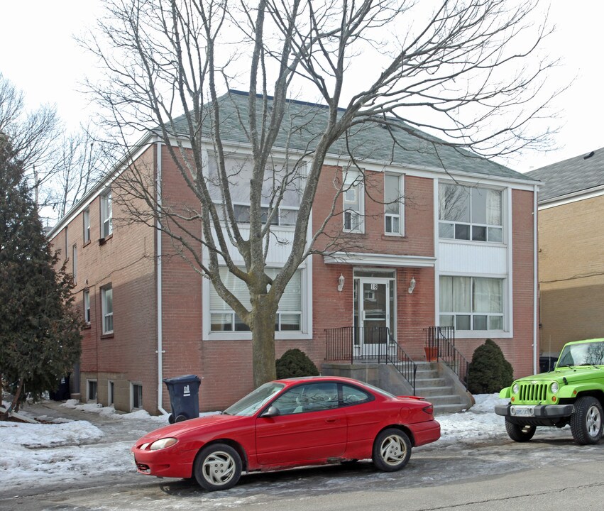 18 Norris Cres in Toronto, ON - Building Photo