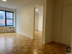 Fourth Avenue in New York, NY - Building Photo - Building Photo