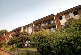 Hampton Place in Coquitlam, BC - Building Photo - Building Photo