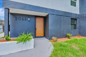 2066 San Marino Way N in Clearwater, FL - Building Photo - Building Photo