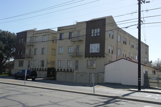 Lincoln Apartments in Alameda, CA - Building Photo - Building Photo