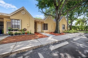 3639 NW 83rd Ln in Sunrise, FL - Building Photo