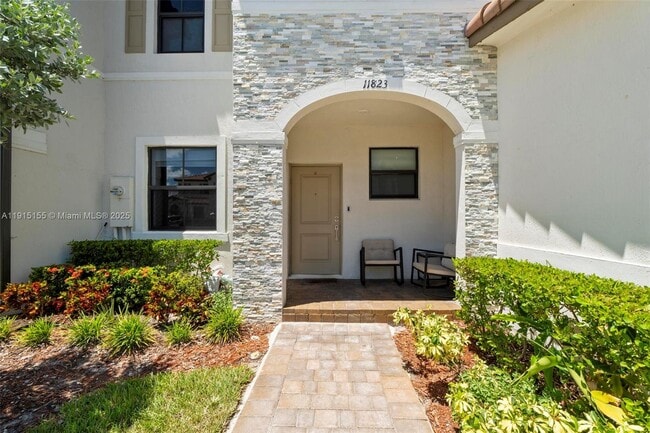 11823 SW 247th Ter in Princeton, FL - Building Photo - Building Photo