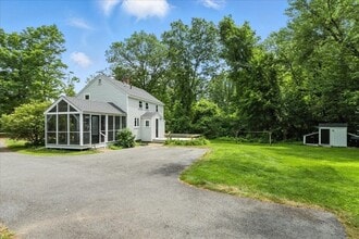 105 N Main St in Sherborn, MA - Building Photo - Building Photo