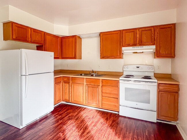 496 Lancaster Creek Dr in Lancaster, VA - Foto de edificio - Building Photo