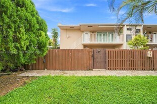 8410 SW 154th Cir Ct in Miami, FL - Building Photo