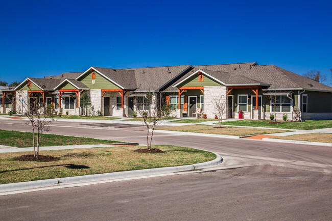 Maple Park Senior Village (Senior, 55+) in Lockhart, TX - Foto de edificio - Building Photo