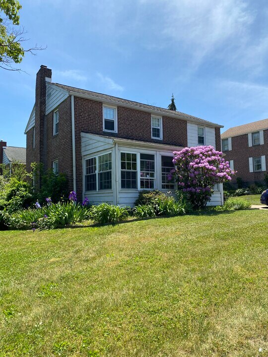 629 Palairet Rd in Philadelphia, PA - Building Photo