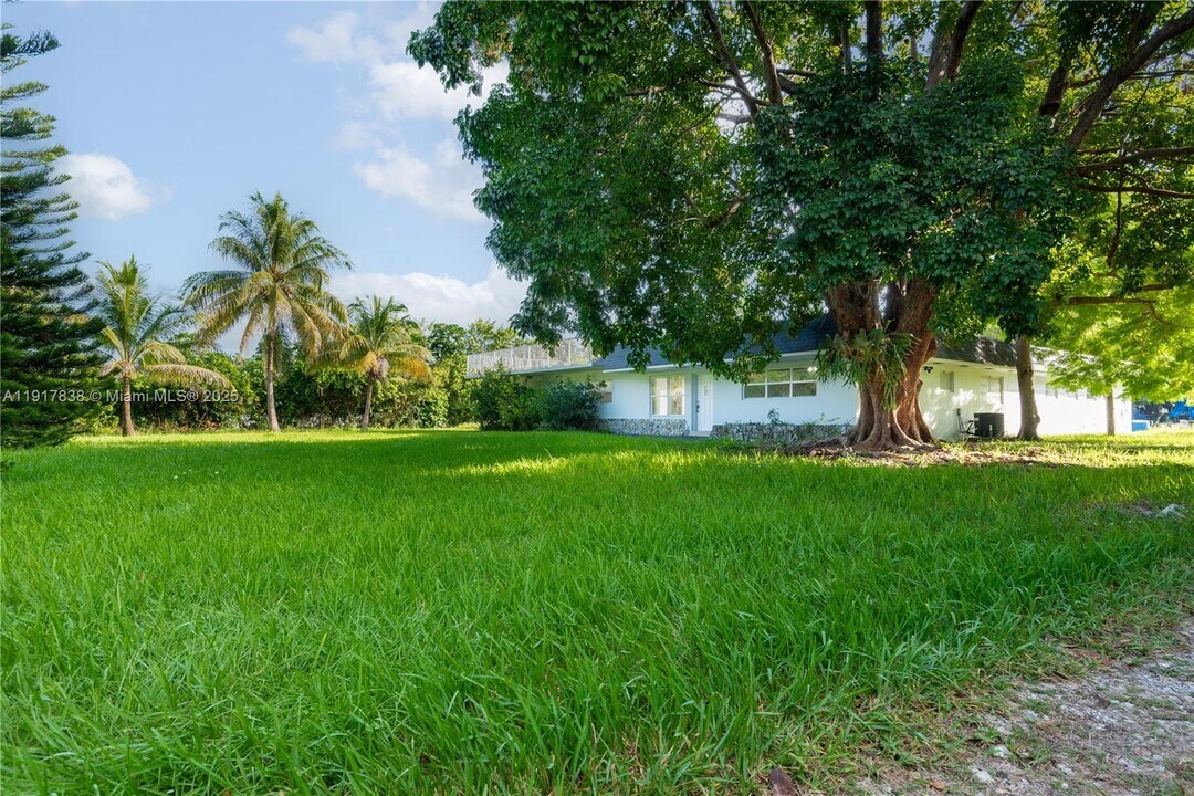 24201 SW 124th Ave in Homestead, FL - Building Photo
