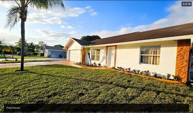 6070 Serene Run in Greenacres, FL - Building Photo - Building Photo