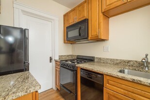 66 Chestnut Hill Ave, Unit #12 Apartamentos