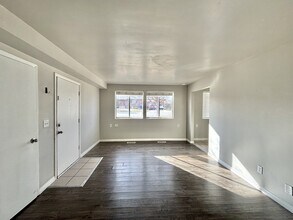 7875 S 3800 W in West Jordan, UT - Foto de edificio - Building Photo