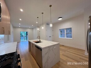 2046 W Washington Blvd in Chicago, IL - Building Photo - Building Photo