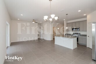 303 Corbel Ln in Bartow, FL - Foto de edificio - Building Photo