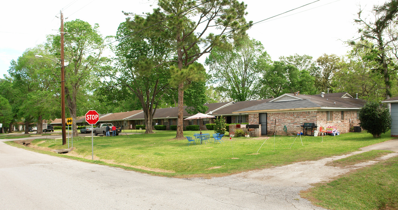 Lamp Lighter in Rosenberg, TX - Building Photo