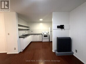 1130 Queen St W in Toronto, ON - Building Photo - Building Photo